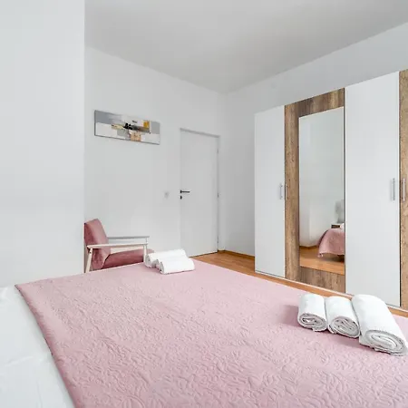 بيت للعطل House Josip Ražanj