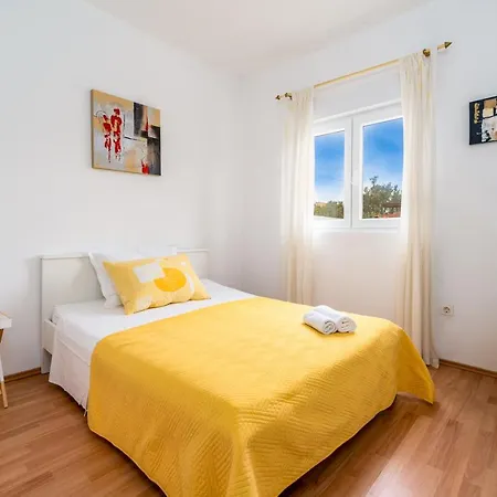 بيت للعطل House Josip Ražanj