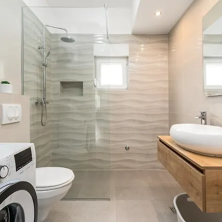 House Josip بيت للعطل *